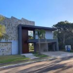 Casa à venda Alto padrão 4 Suites Churrasqueira Piscina 2 garagens condomínio Santa Monica DF 140
