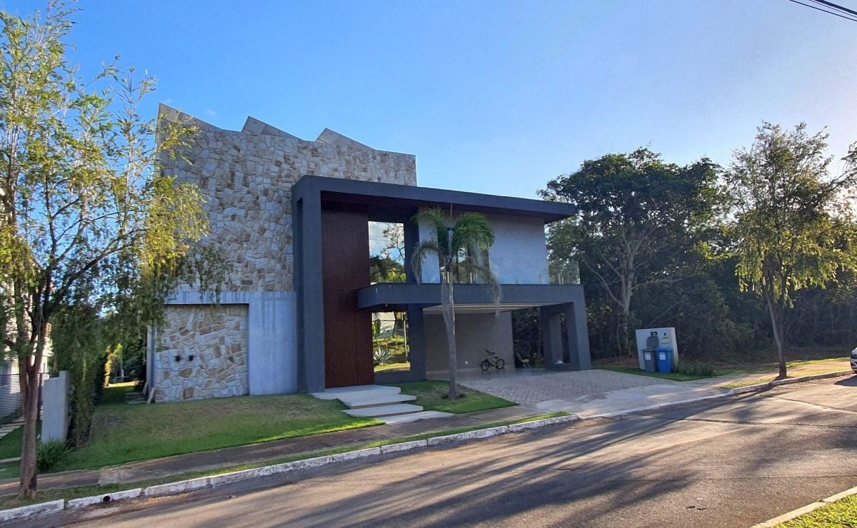 Casa à venda Alto padrão 4 Suites Churrasqueira Piscina 2 garagens condomínio Santa Monica DF 140